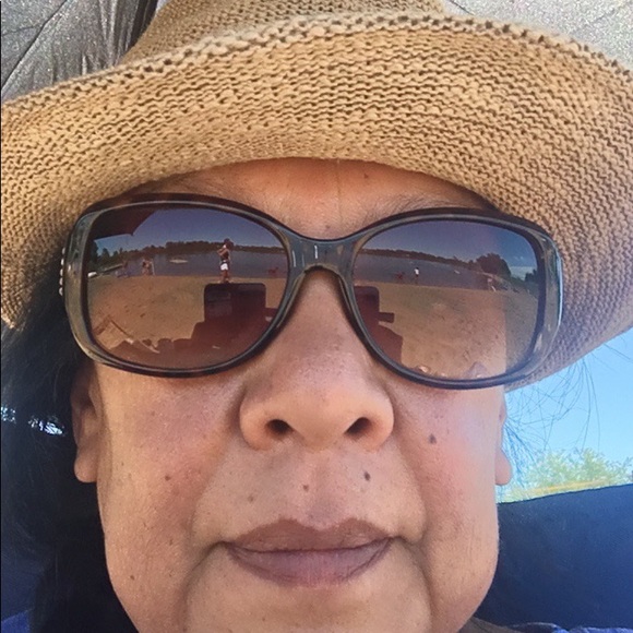 Meet your Posher, Sandra - Picture 2 of 2